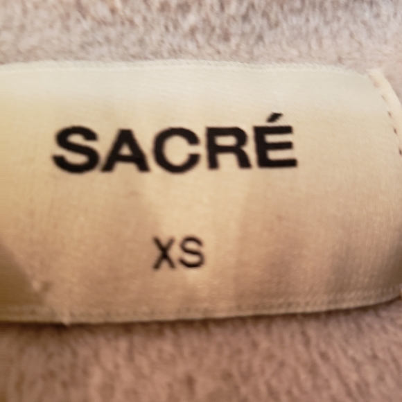 Very cute, soft, light tan, zip up, crop Hoodie. Excellent condition - Picture 3 of 7